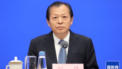 中国建成全球最大的高速铁路网、高速公路网、邮政快递网