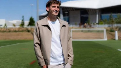 早报:利物浦中场莫顿1500万欧加盟里昂 曼联签塞斯科信心增强