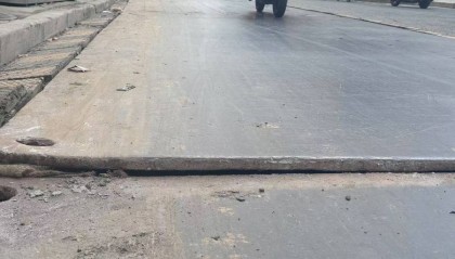 白天“钢板阵”高低不平,夜晚挖机噪声扰民!居民:道路何时才能“清净”?