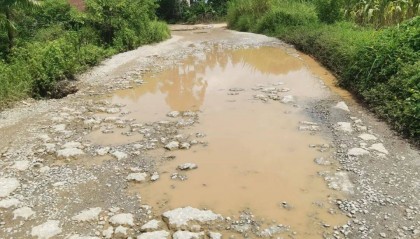 南宁一“白改黑”道路被打烂,两年多未完工!部门回应:正重新招标