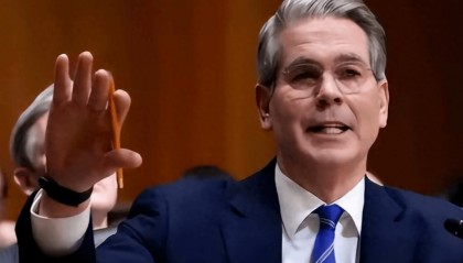 中美谈判交锋6小时后,有消息被迅速爆料:特朗普决定延迟一道禁令