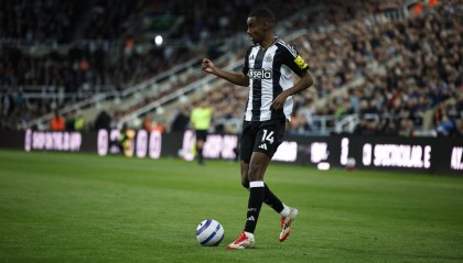 伊萨克仍单独训练+或缺席英超首战 纽卡愿降价至1.3亿镑