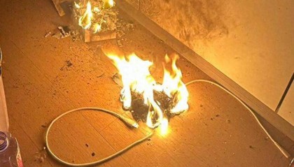 太吓人!辽宁一女子正睡觉,床上的充电宝爆炸起火