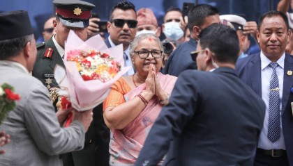 尼泊尔临时政府总理首次公开表态:执政不会超过半年,将顺应民意