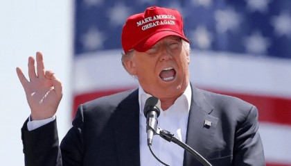 中国加速抛美债,美政府突然下狠手,不许中国人买地,还要没收资产?