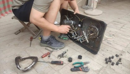 退伍“兵哥”义务修灶炉,点个赞!