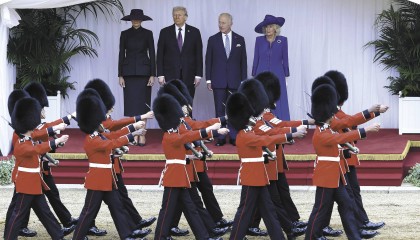 隆重仪式难掩分歧!王室招待特朗普,英美“各怀心事”