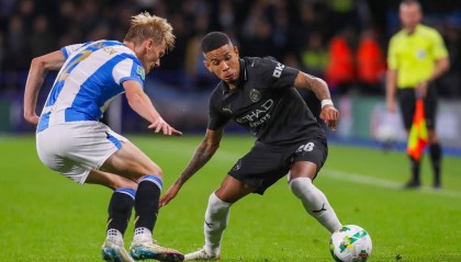 联赛杯-福登传射萨维尼奥破门 曼城2-0哈德斯菲尔德晋级