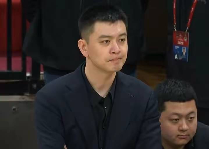 急眼了？CBA辽宁主场撤凳子事出有因，问题不大，格局还是太小