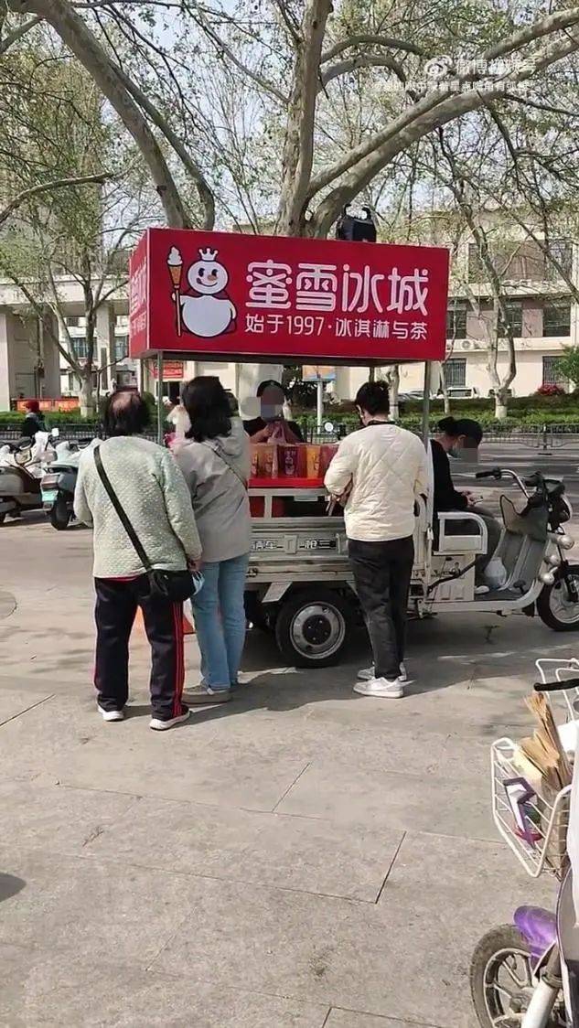蜜雪冰城回应网友倒卖柠檬水赚差价事件