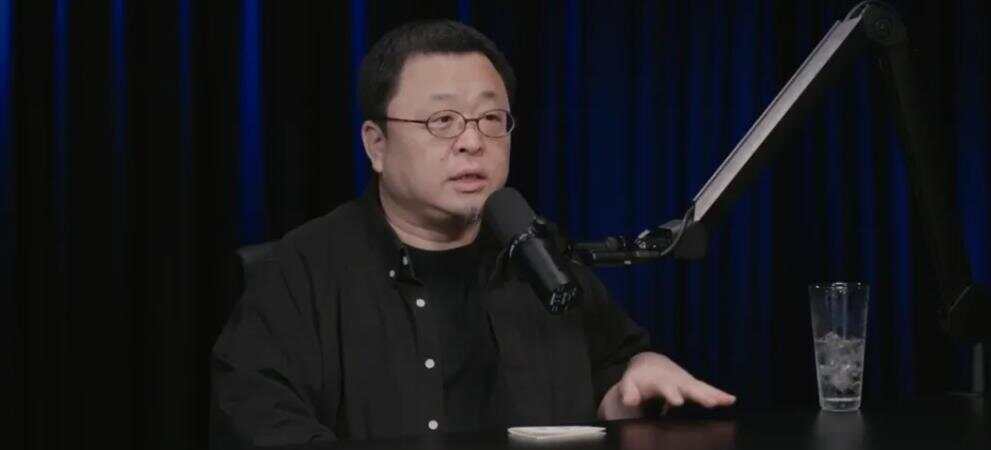 李想对话罗永浩，回应“MEGA像棺材”“理想车主近期被黑”