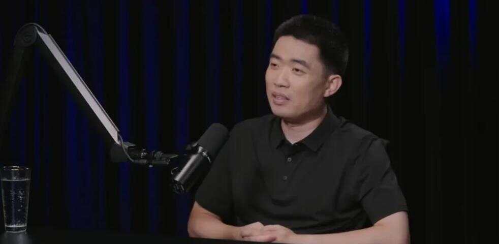 李想对话罗永浩，回应“MEGA像棺材”“理想车主近期被黑”