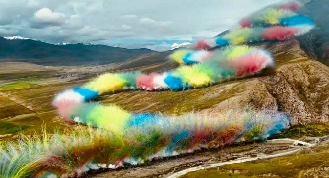 捞舆 | 烟花“炸山”,一场“合规”的破坏何以发生?