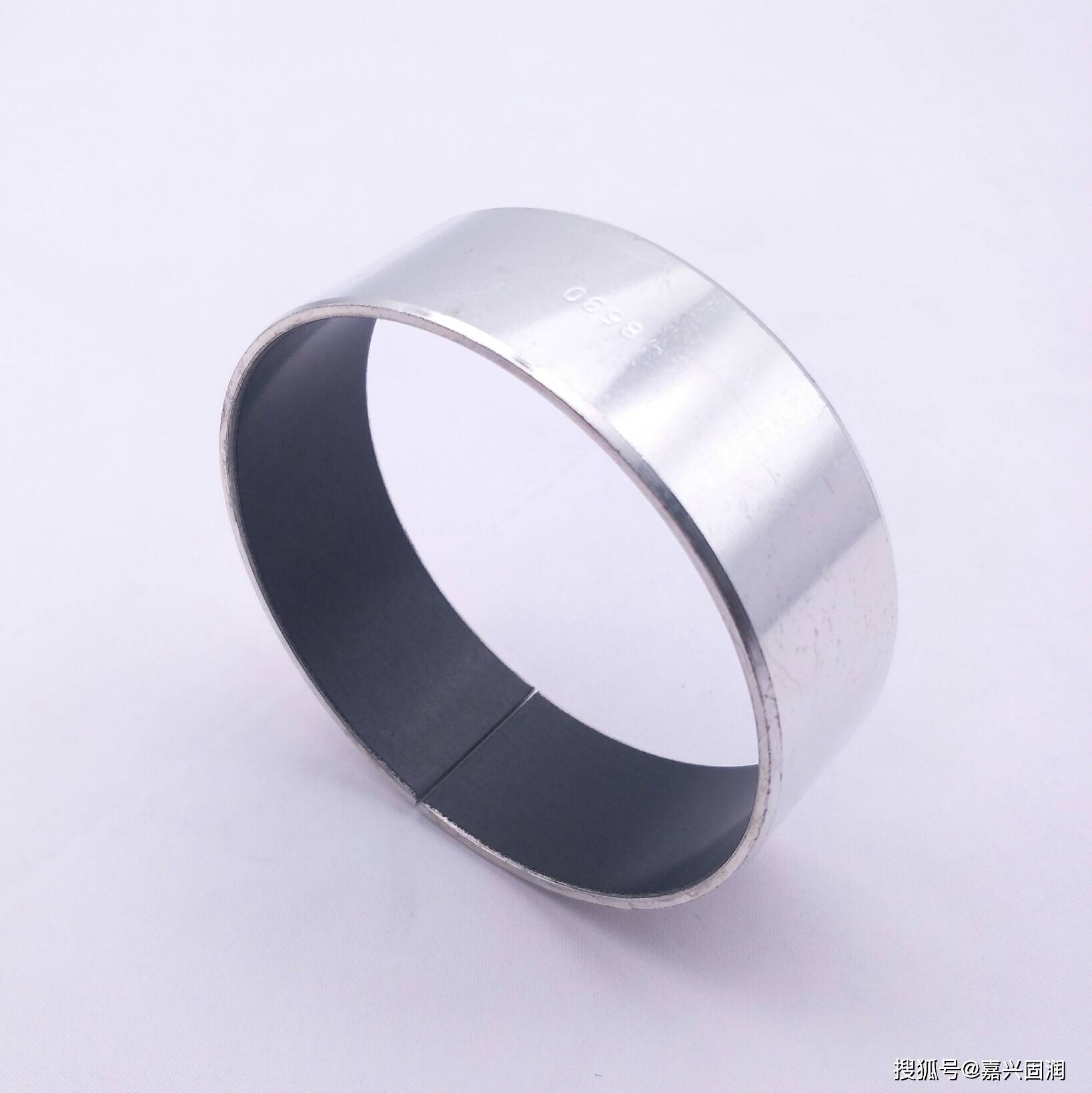 SF-1油缸杯士 vs 传统轴承:无油润滑、耐磨耐压的正确选择