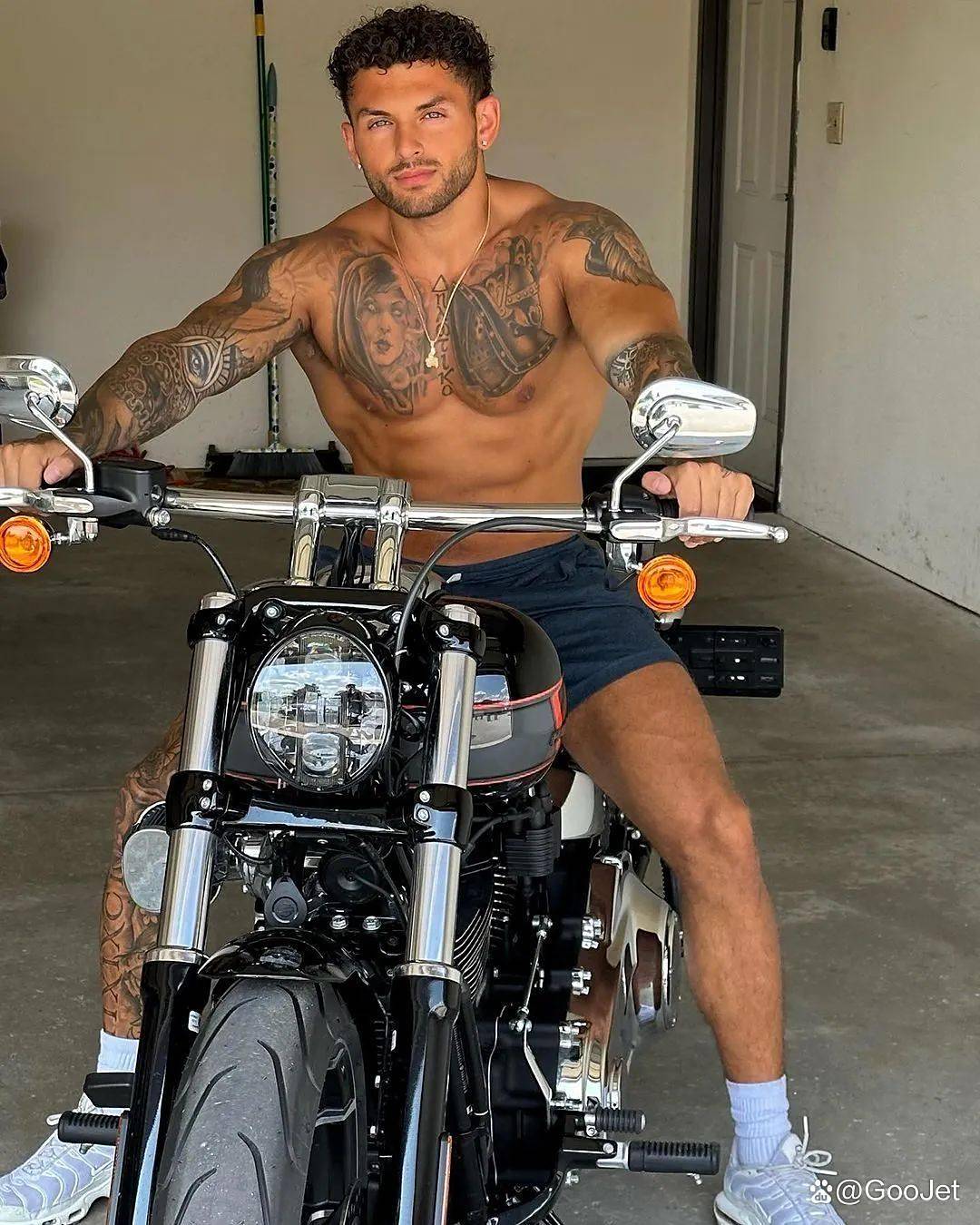 美国知名网红在互联网消失,疑似被判刑!