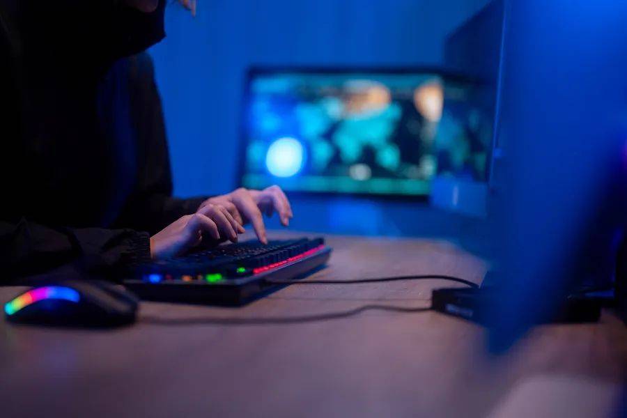 “网曝”成“网暴”,切莫做帮凶