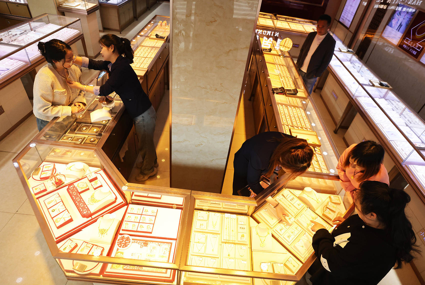 国际黄金期货大涨超3%,续刷历史新高!比特币跌超2%,加密币全网24小时52亿元蒸发!美联储官员:应降息50个基点......