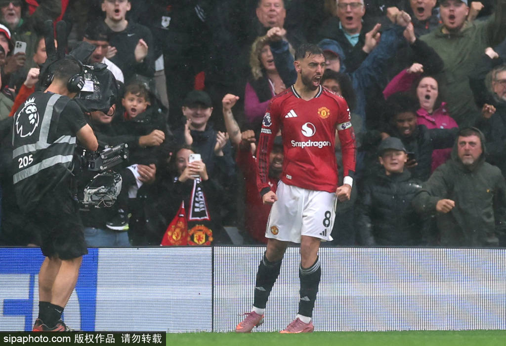 曼联新星库尼亚闪耀全场,费迪南德盛赞其自信气场与球队掌控力