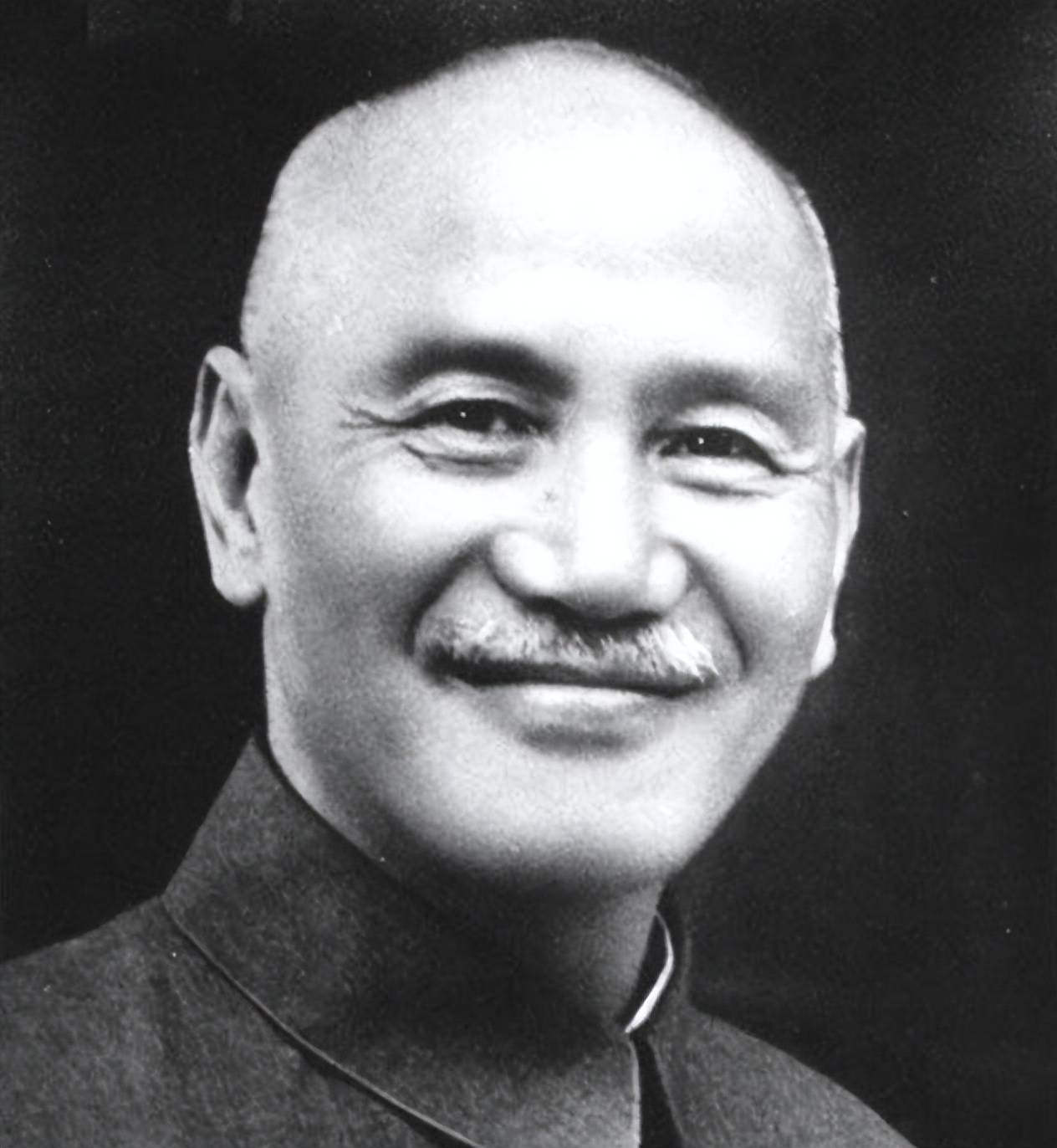 蒋介石一年的收入,换算成人民币是多少?