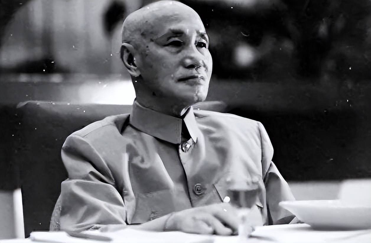 蒋介石一年的收入,换算成人民币是多少?