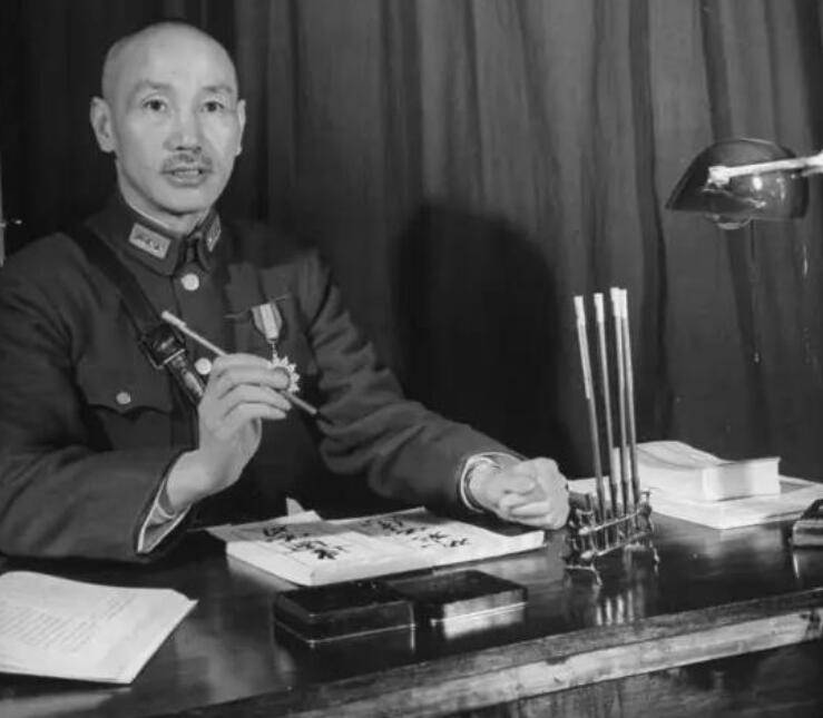 蒋介石一年的收入,换算成人民币是多少?