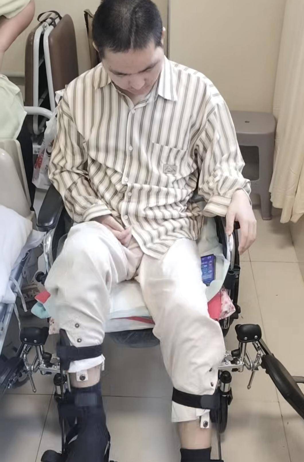 被撞碎的人生:23岁研究生被16岁少年无证驾车撞致颅脑损伤,亲属称其如今心智如幼童