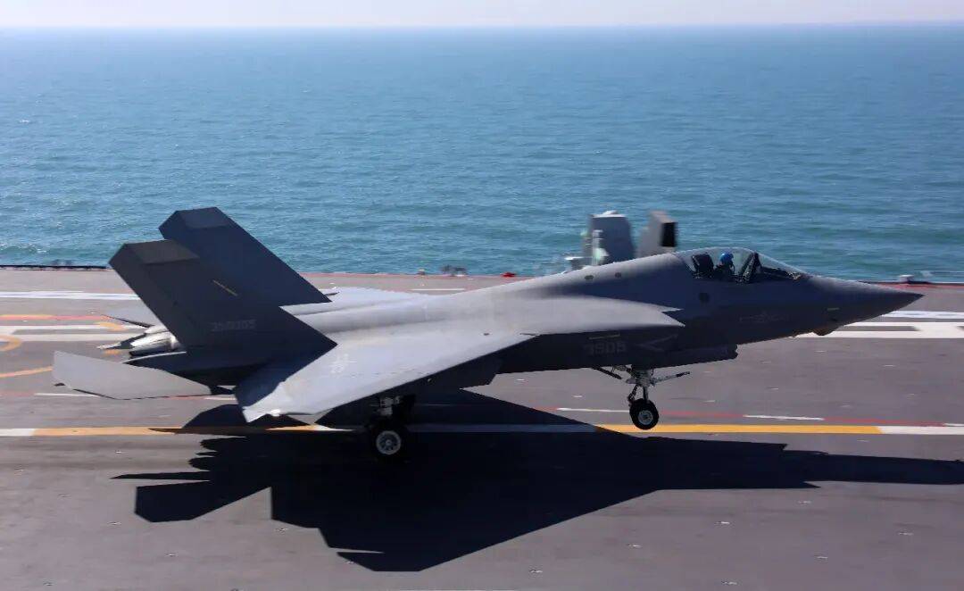 就这么官宣了？央视：歼-35型舰载机登上“辽宁”舰，这意味着什么？