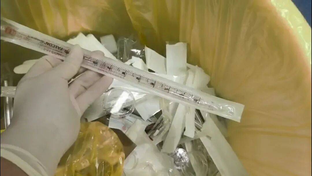 女记者暗访被打骨折、逃走胚胎师被患者死死抓住，杭州临平通报“某小区住宅内有人非法从事试管婴儿手术”：卫健部门、公安机关已立案调查