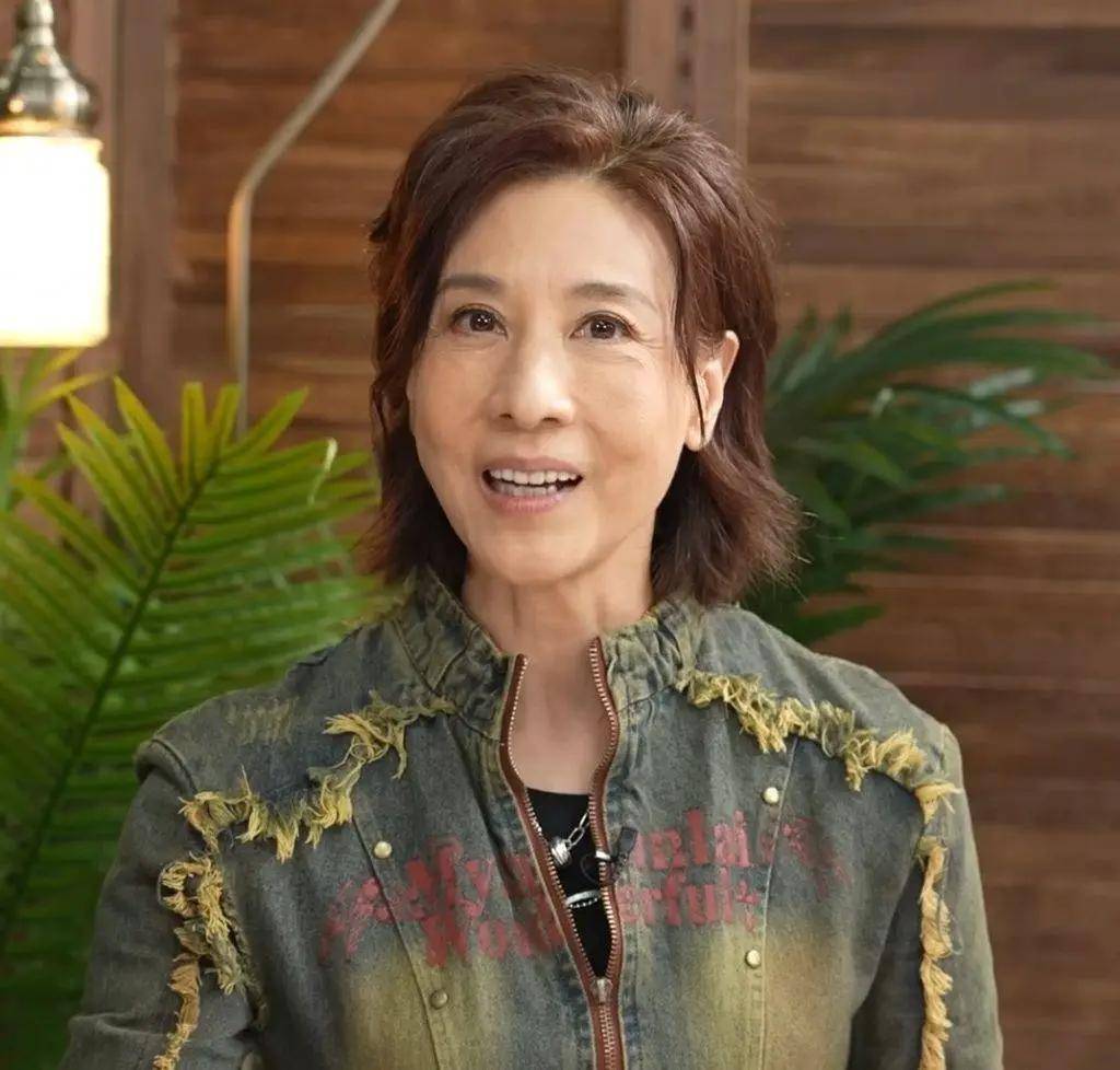 圈内乱象曝光！52岁TVB女星分享片场经历,揭露男星拍吻戏突然加戏