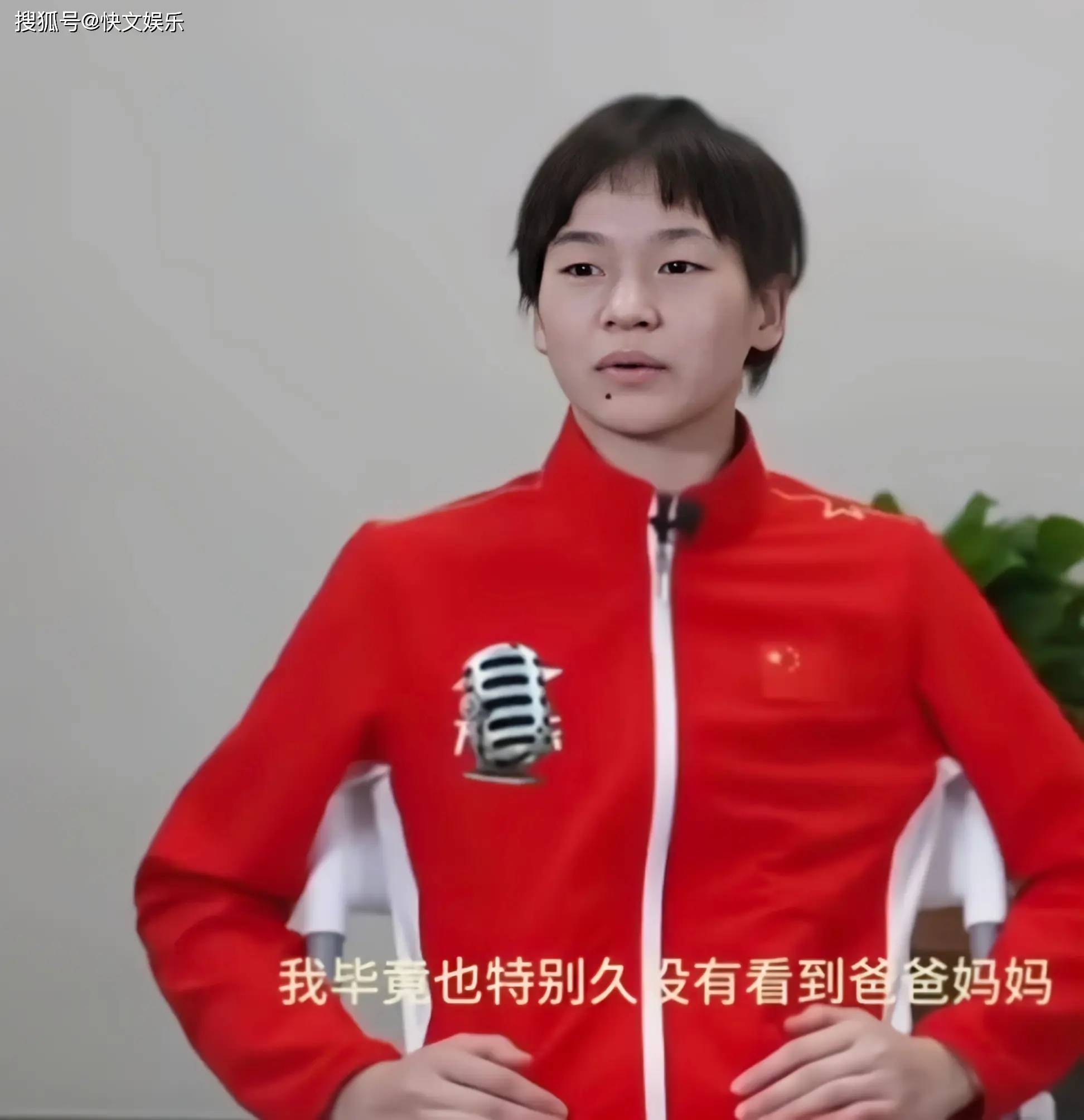 全红婵爷爷奶奶年纪大快走不动道！新家工人专程前往探望，老人家喝白粥+青菜